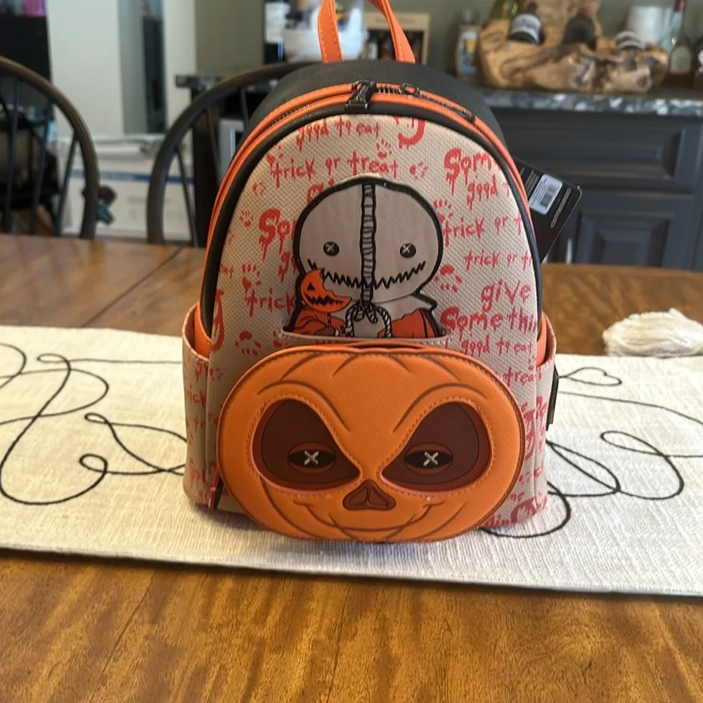 LOUNGEFLY Disney Trick 'r Treat Sam Pumpkin Mini 🎒